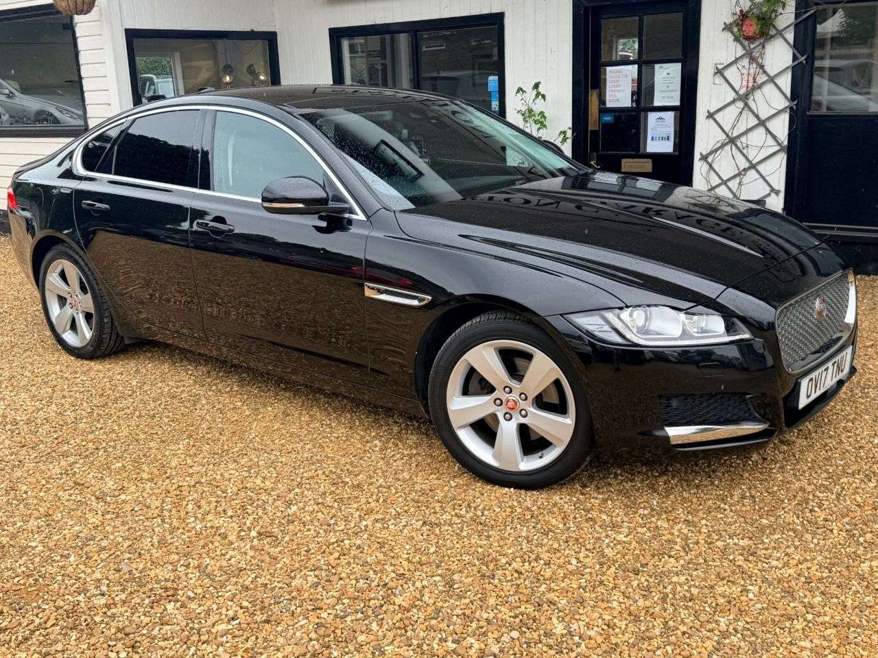 A 2017 JAGUAR XF 2.0d Portfolio Saloon 4dr Diesel Auto AWD Euro 6 (s/s) (180 ps) A 2017 JAGUAR XF 2.0d Portfolio Saloon 4dr Diesel Auto AWD Euro 6 (s/s) (180 ps)