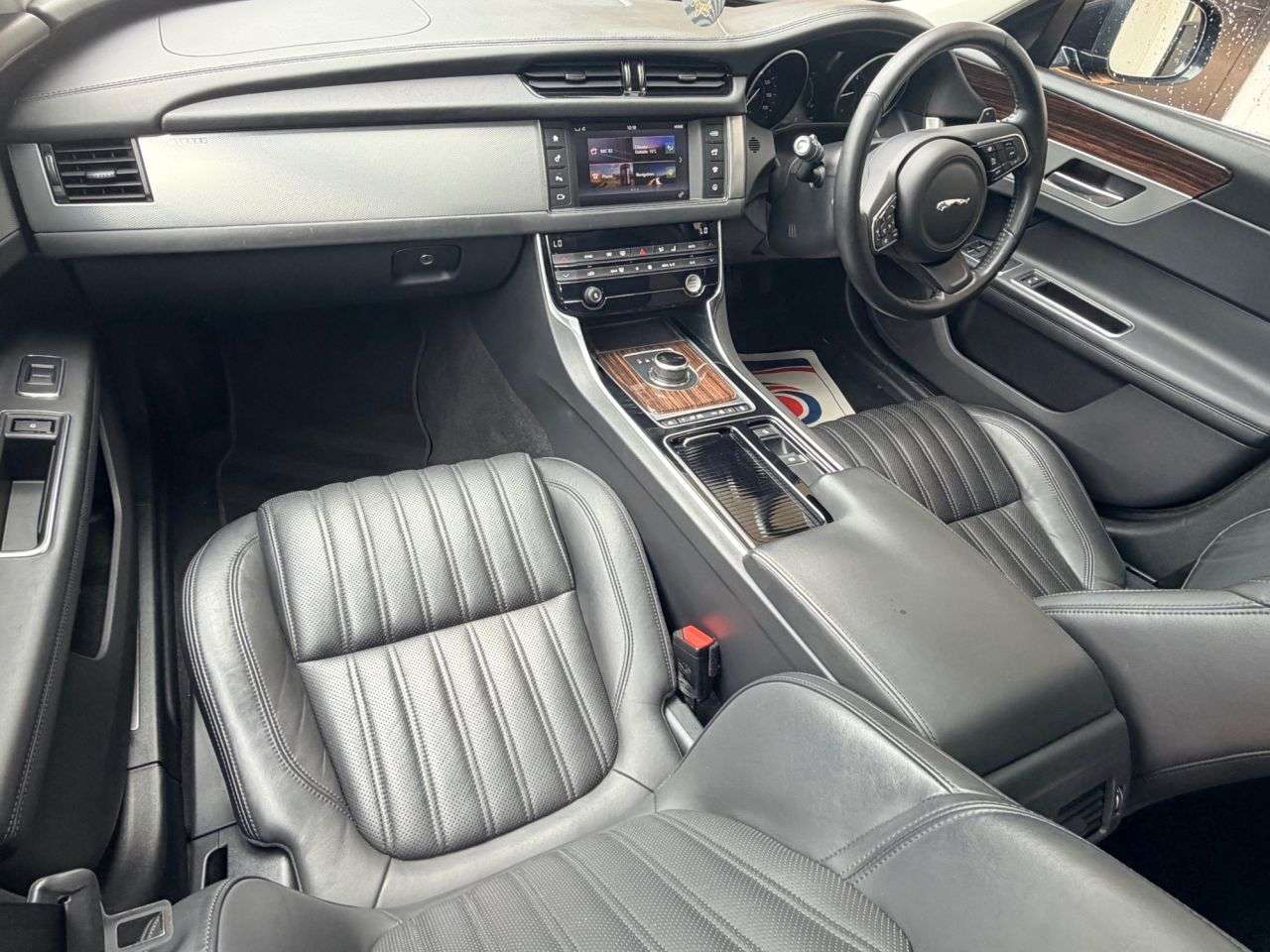 A 2017 JAGUAR XF 2.0d Portfolio Saloon 4dr Diesel Auto AWD Euro 6 (s/s) (180 ps) A 2017 JAGUAR XF 2.0d Portfolio Saloon 4dr Diesel Auto AWD Euro 6 (s/s) (180 ps)