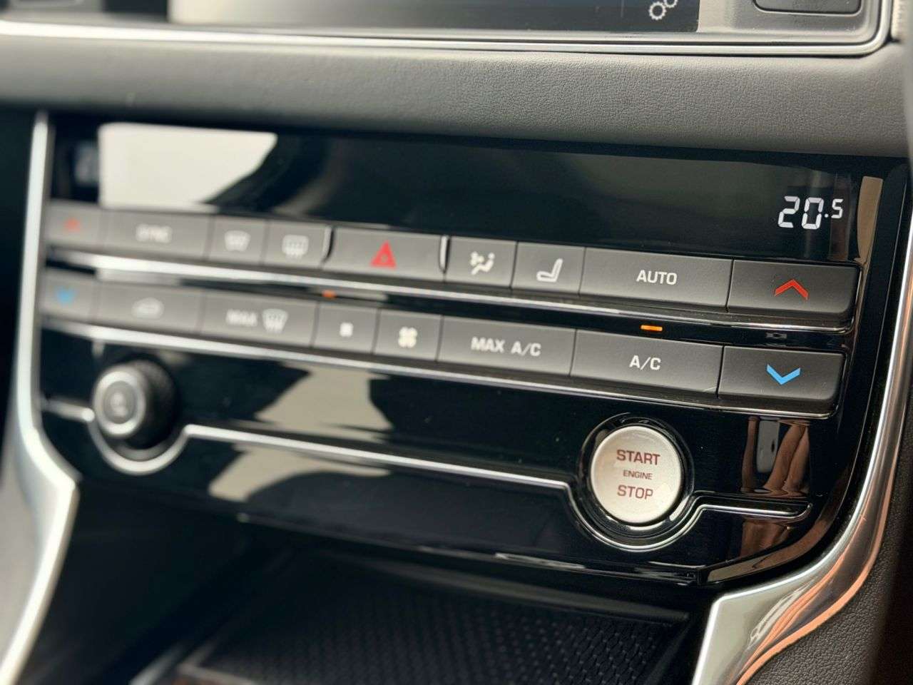 2017 JAGUAR XF 2017 JAGUAR XF