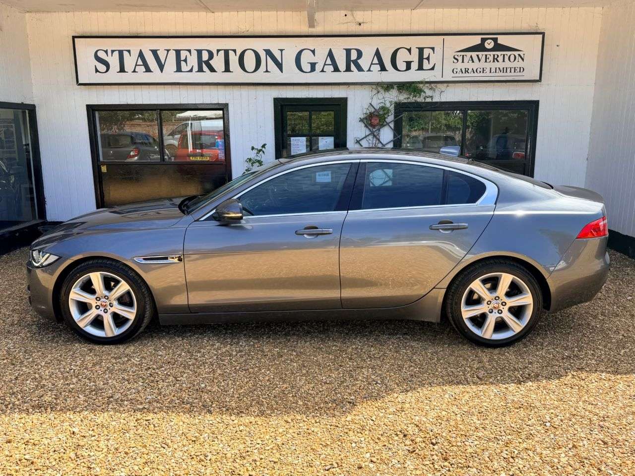 2017 JAGUAR XE 2017 JAGUAR XE