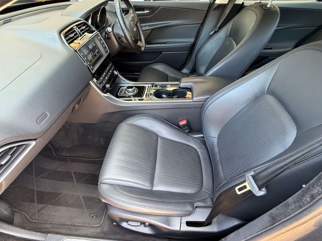 2017 JAGUAR XE 2017 JAGUAR XE