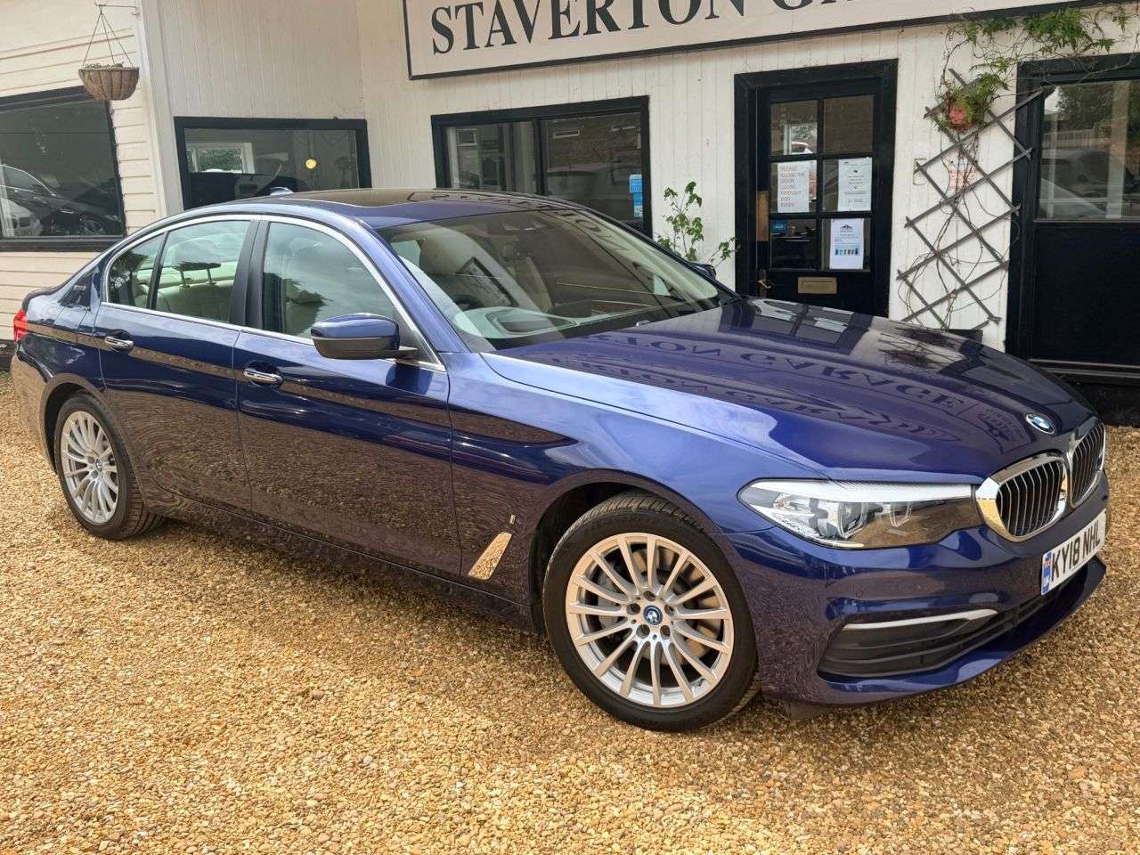 A 2018 BMW 5 SERIES 2.0 530e 9.2kWh SE Saloon 4dr Petrol Plug-in Hybrid Auto Euro 6 (s/s) (252 A 2018 BMW 5 SERIES 2.0 530e 9.2kWh SE Saloon 4dr Petrol Plug-in Hybrid Auto Euro 6 (s/s) (252