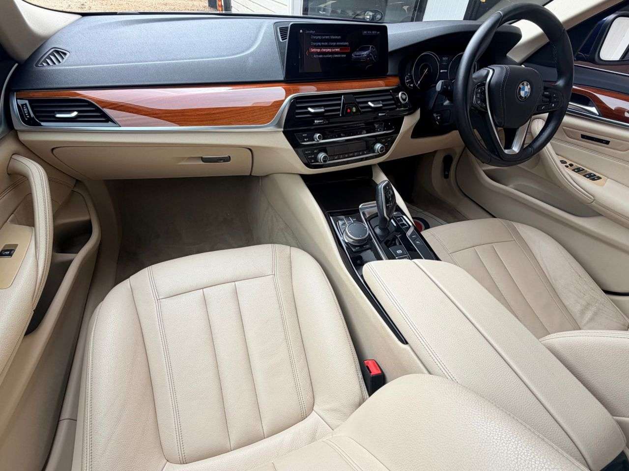 A 2018 BMW 5 SERIES 2.0 530e 9.2kWh SE Saloon 4dr Petrol Plug-in Hybrid Auto Euro 6 (s/s) (252 A 2018 BMW 5 SERIES 2.0 530e 9.2kWh SE Saloon 4dr Petrol Plug-in Hybrid Auto Euro 6 (s/s) (252