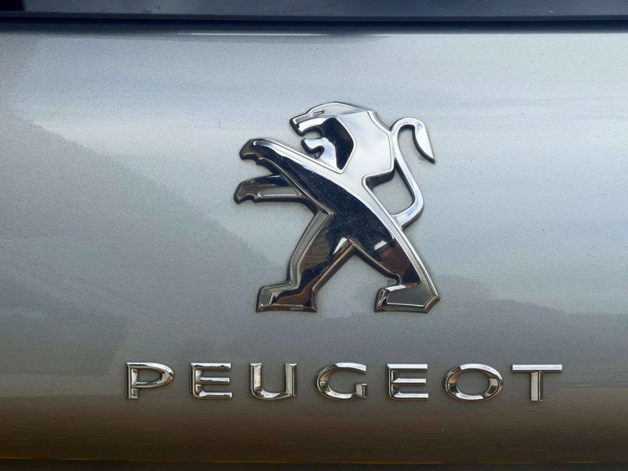 2017 PEUGEOT 2008 2017 PEUGEOT 2008