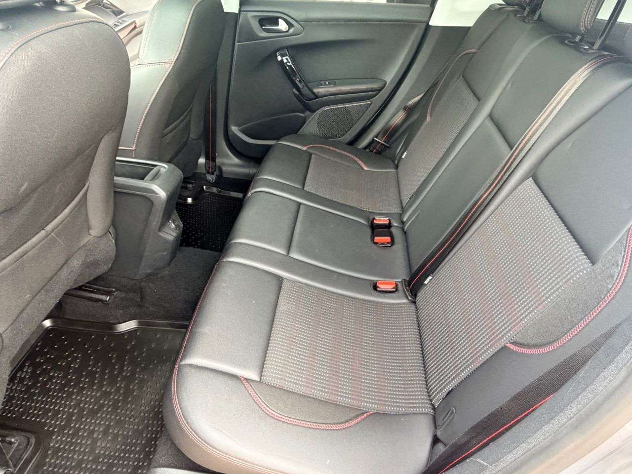 2017 PEUGEOT 2008 2017 PEUGEOT 2008
