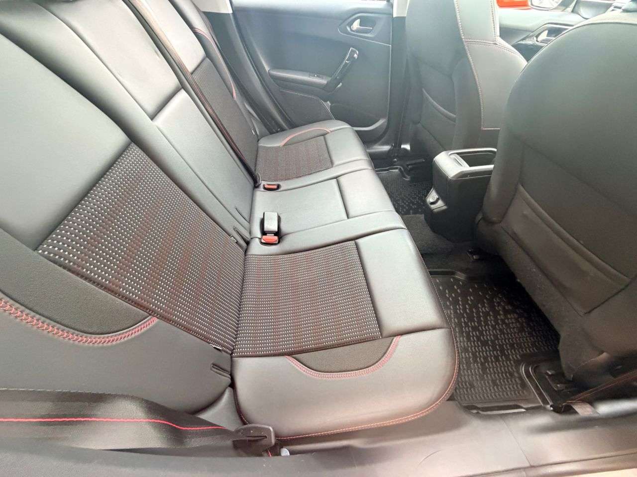 2017 PEUGEOT 2008 2017 PEUGEOT 2008