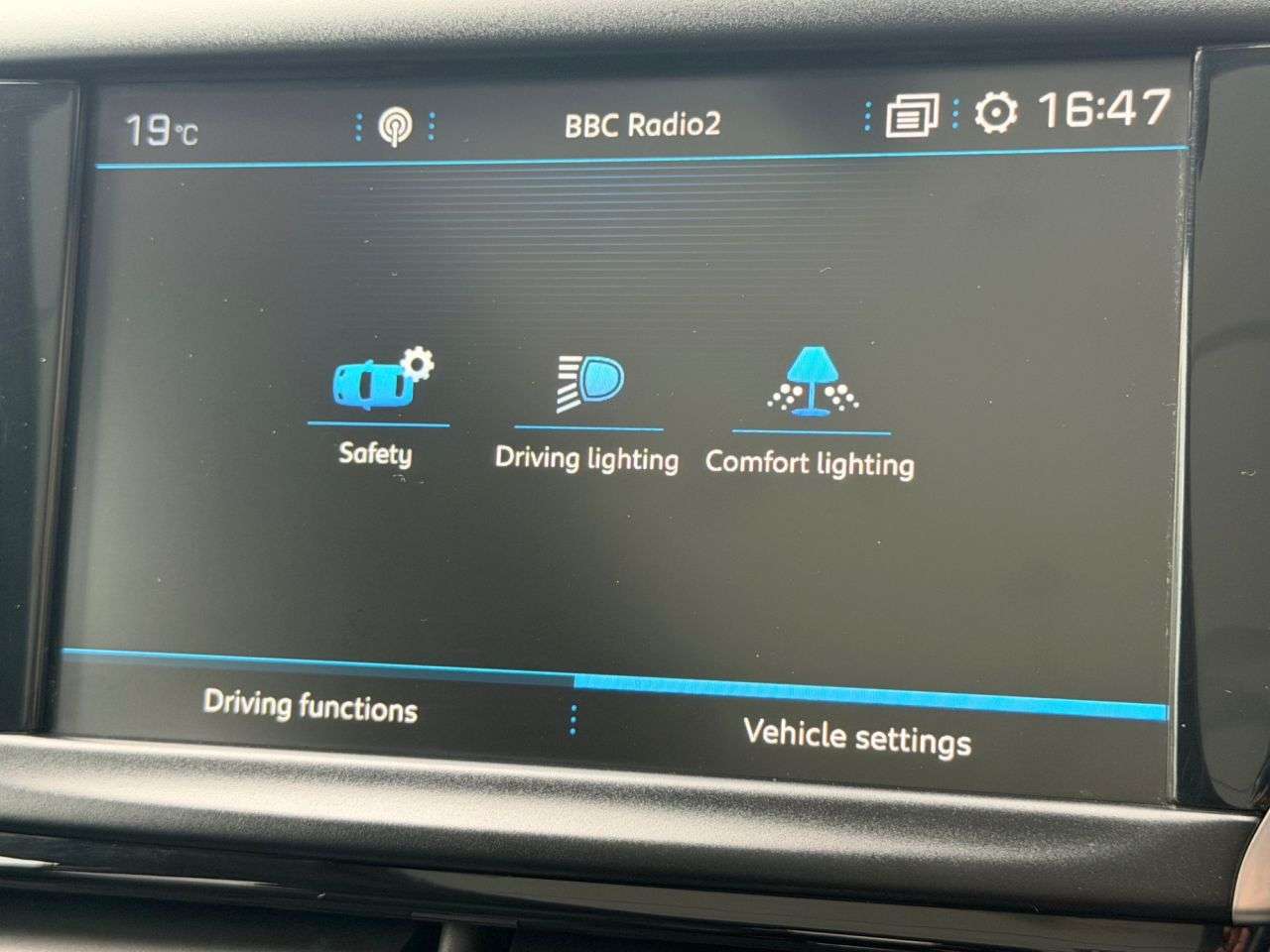 2017 PEUGEOT 2008 2017 PEUGEOT 2008
