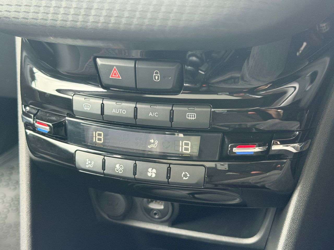 2017 PEUGEOT 2008 2017 PEUGEOT 2008