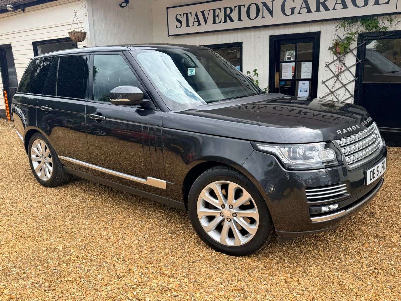 A 2015 LAND ROVER RANGE ROVER 3.0 TD V6 Vogue SE SUV 5dr Diesel Auto 4WD Euro 5 (s/s) (258 ps) A 2015 LAND ROVER RANGE ROVER 3.0 TD V6 Vogue SE SUV 5dr Diesel Auto 4WD Euro 5 (s/s) (258 ps)