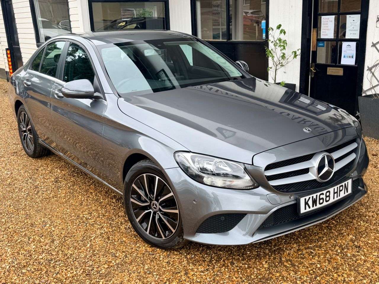 A 2018 MERCEDES-BENZ C-CLASS 1.5 C200 MHEV EQ Boost SE Saloon 4dr Petrol G-Tronic+ Euro 6 (s/s) (198 ps) A 2018 MERCEDES-BENZ C-CLASS 1.5 C200 MHEV EQ Boost SE Saloon 4dr Petrol G-Tronic+ Euro 6 (s/s) (198 ps)