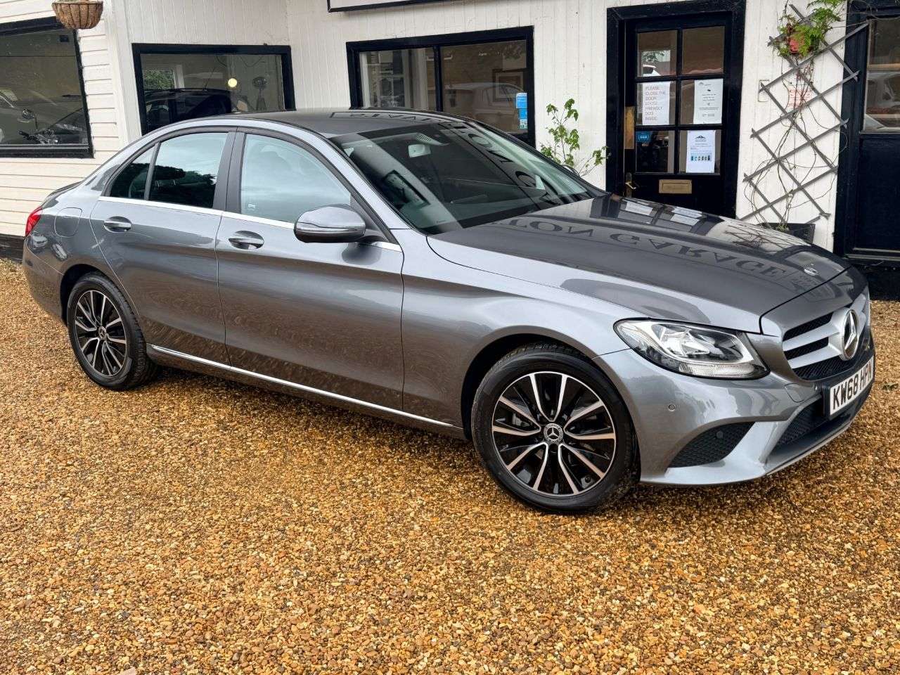 A 2018 MERCEDES-BENZ C-CLASS 1.5 C200 MHEV EQ Boost SE Saloon 4dr Petrol G-Tronic+ Euro 6 (s/s) (198 ps) A 2018 MERCEDES-BENZ C-CLASS 1.5 C200 MHEV EQ Boost SE Saloon 4dr Petrol G-Tronic+ Euro 6 (s/s) (198 ps)