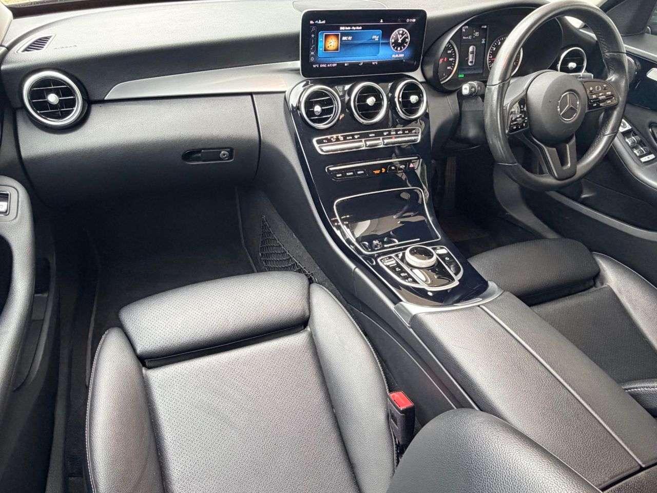 A 2018 MERCEDES-BENZ C-CLASS 1.5 C200 MHEV EQ Boost SE Saloon 4dr Petrol G-Tronic+ Euro 6 (s/s) (198 ps) A 2018 MERCEDES-BENZ C-CLASS 1.5 C200 MHEV EQ Boost SE Saloon 4dr Petrol G-Tronic+ Euro 6 (s/s) (198 ps)