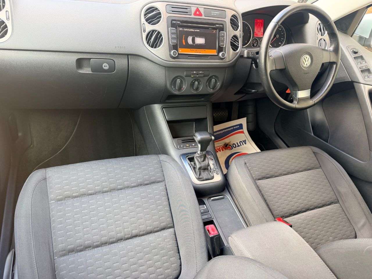 A 2009 VOLKSWAGEN TIGUAN 2.0 TDI SE SUV 5dr Diesel Auto 4WD Euro 4 (140 ps) A 2009 VOLKSWAGEN TIGUAN 2.0 TDI SE SUV 5dr Diesel Auto 4WD Euro 4 (140 ps)