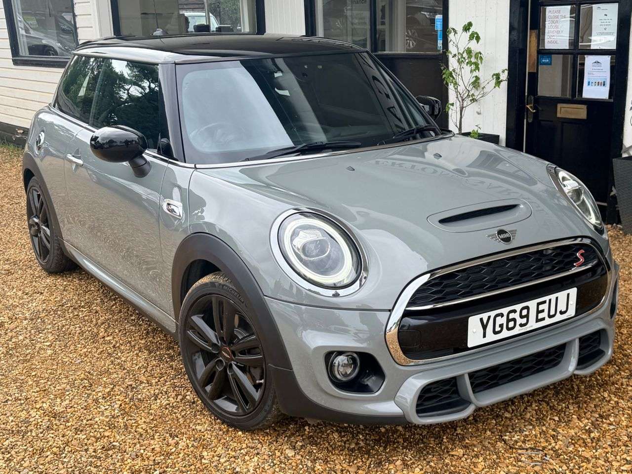 A 2019 MINI HATCH 2.0 Cooper S Sport Hatchback 3dr Petrol Manual Euro 6 (s/s) (192 ps) A 2019 MINI HATCH 2.0 Cooper S Sport Hatchback 3dr Petrol Manual Euro 6 (s/s) (192 ps)