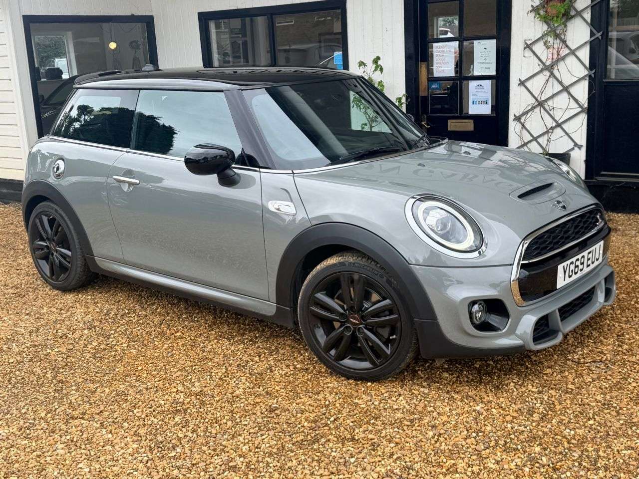 A 2019 MINI HATCH 2.0 Cooper S Sport Hatchback 3dr Petrol Manual Euro 6 (s/s) (192 ps) A 2019 MINI HATCH 2.0 Cooper S Sport Hatchback 3dr Petrol Manual Euro 6 (s/s) (192 ps)