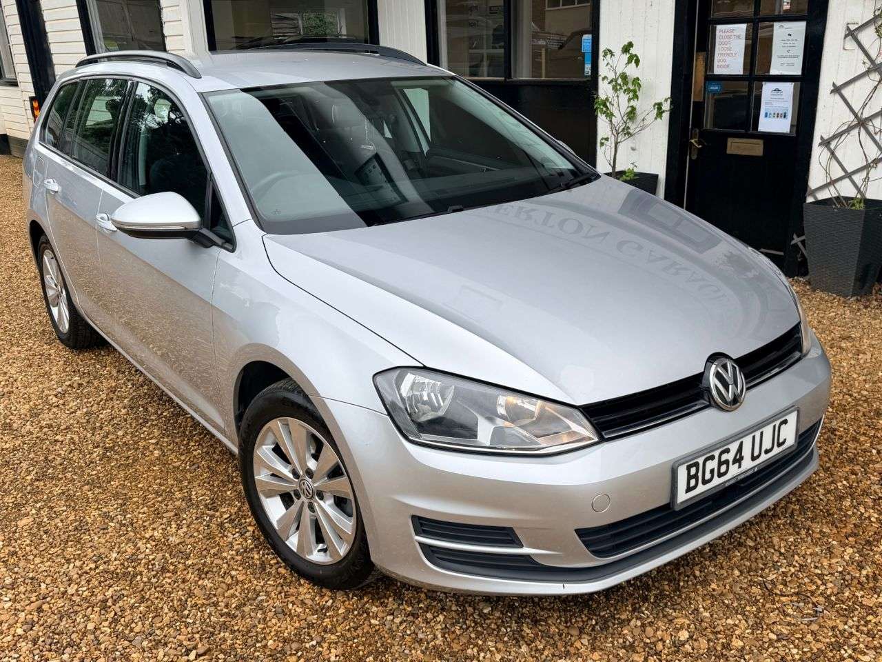 A 2014 VOLKSWAGEN GOLF 1.4 TSI BlueMotion Tech SE Estate 5dr Petrol DSG Euro 5 (s/s) (122 ps) A 2014 VOLKSWAGEN GOLF 1.4 TSI BlueMotion Tech SE Estate 5dr Petrol DSG Euro 5 (s/s) (122 ps)