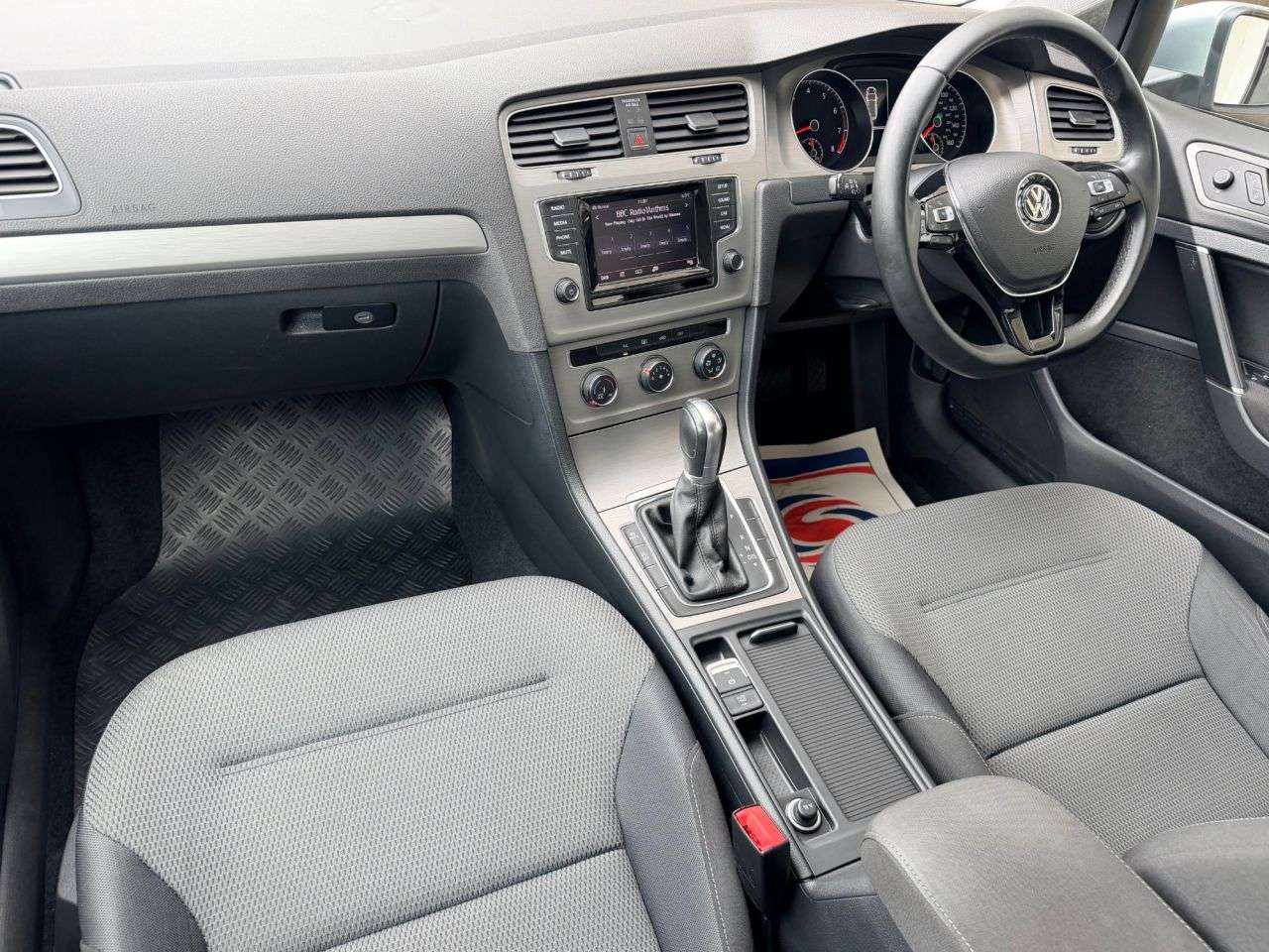A 2014 VOLKSWAGEN GOLF 1.4 TSI BlueMotion Tech SE Estate 5dr Petrol DSG Euro 5 (s/s) (122 ps) A 2014 VOLKSWAGEN GOLF 1.4 TSI BlueMotion Tech SE Estate 5dr Petrol DSG Euro 5 (s/s) (122 ps)