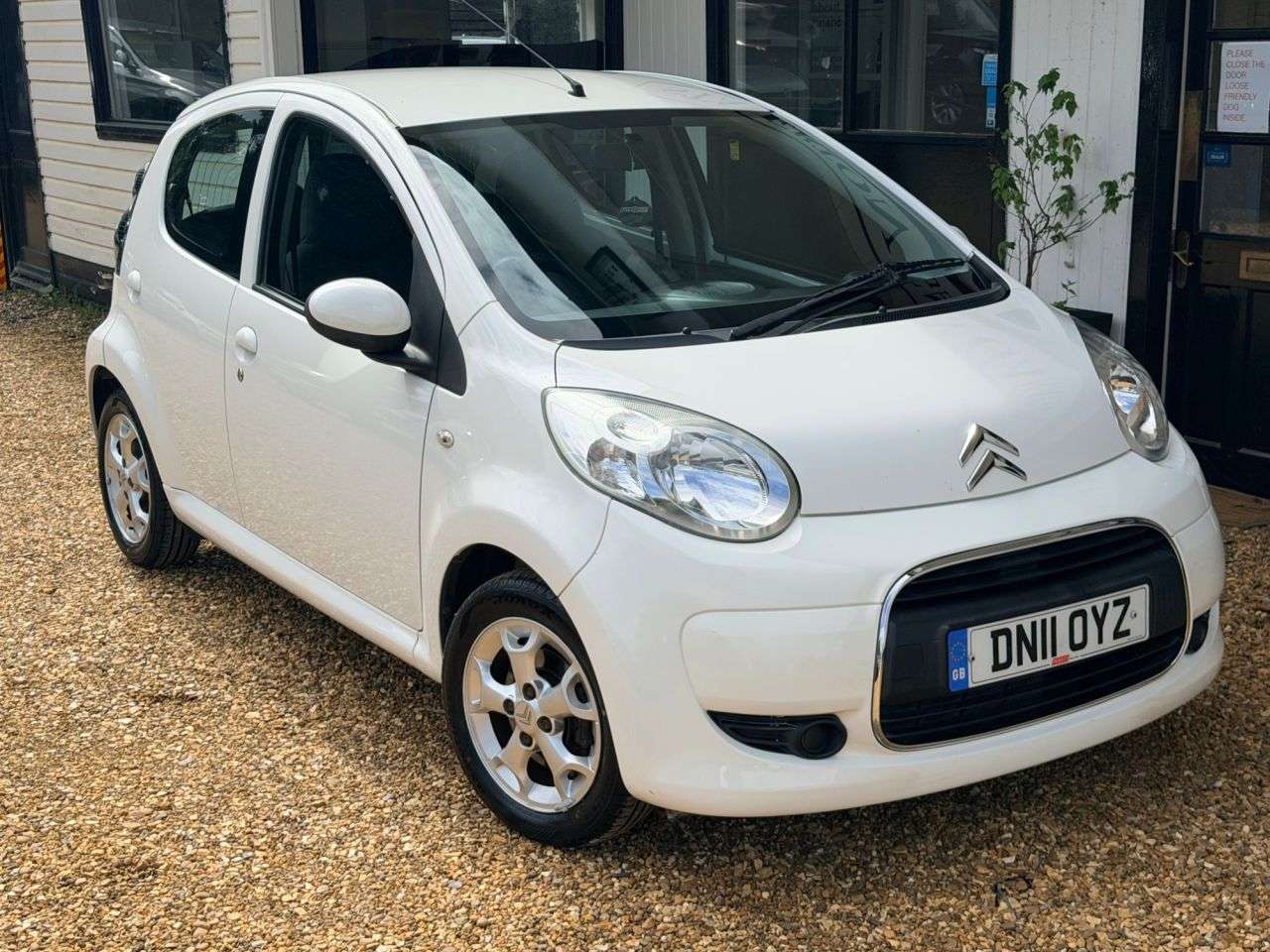 A 2011 CITROEN C1 1.0i VTR+ Hatchback 5dr Petrol Manual Euro 5 (68 ps) A 2011 CITROEN C1 1.0i VTR+ Hatchback 5dr Petrol Manual Euro 5 (68 ps)