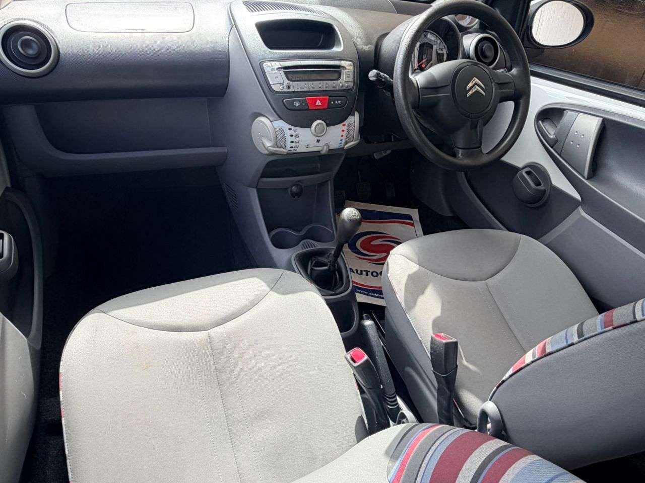 A 2011 CITROEN C1 1.0i VTR+ Hatchback 5dr Petrol Manual Euro 5 (68 ps) A 2011 CITROEN C1 1.0i VTR+ Hatchback 5dr Petrol Manual Euro 5 (68 ps)