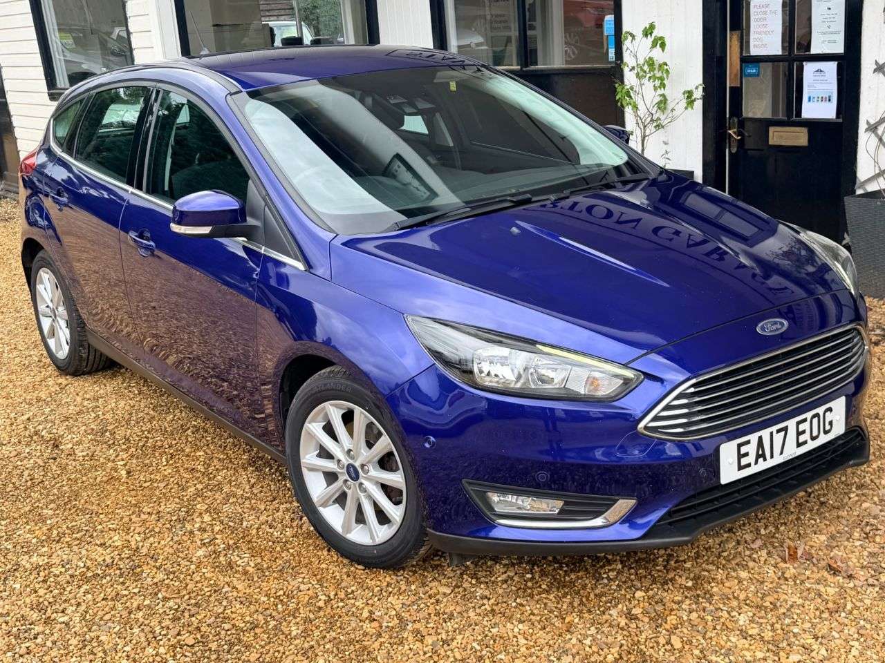 A 2017 FORD FOCUS 1.0T EcoBoost Titanium Hatchback 5dr Petrol Manual Euro 6 (s/s) (125 ps) A 2017 FORD FOCUS 1.0T EcoBoost Titanium Hatchback 5dr Petrol Manual Euro 6 (s/s) (125 ps)