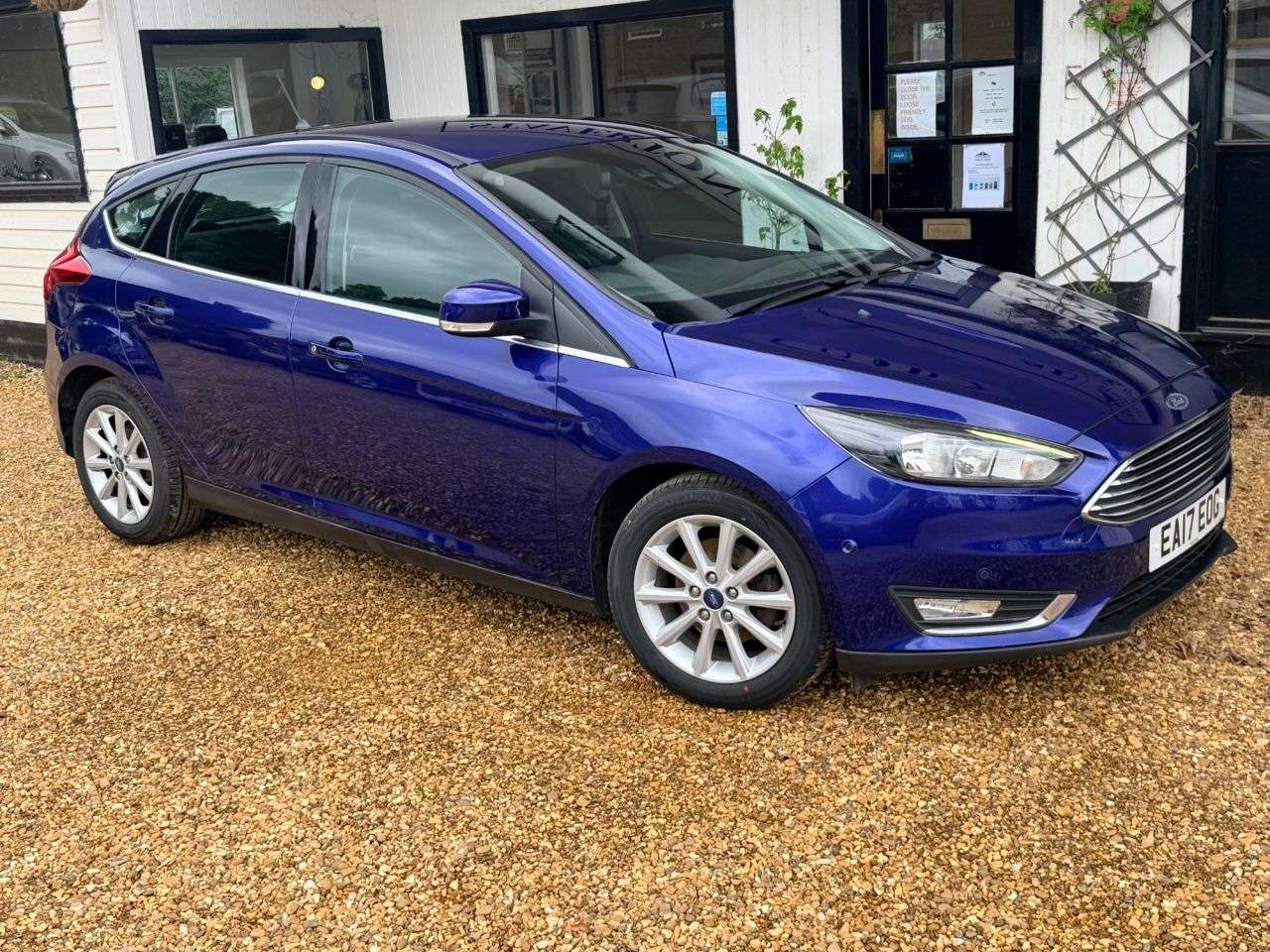 A 2017 FORD FOCUS 1.0T EcoBoost Titanium Hatchback 5dr Petrol Manual Euro 6 (s/s) (125 ps) A 2017 FORD FOCUS 1.0T EcoBoost Titanium Hatchback 5dr Petrol Manual Euro 6 (s/s) (125 ps)