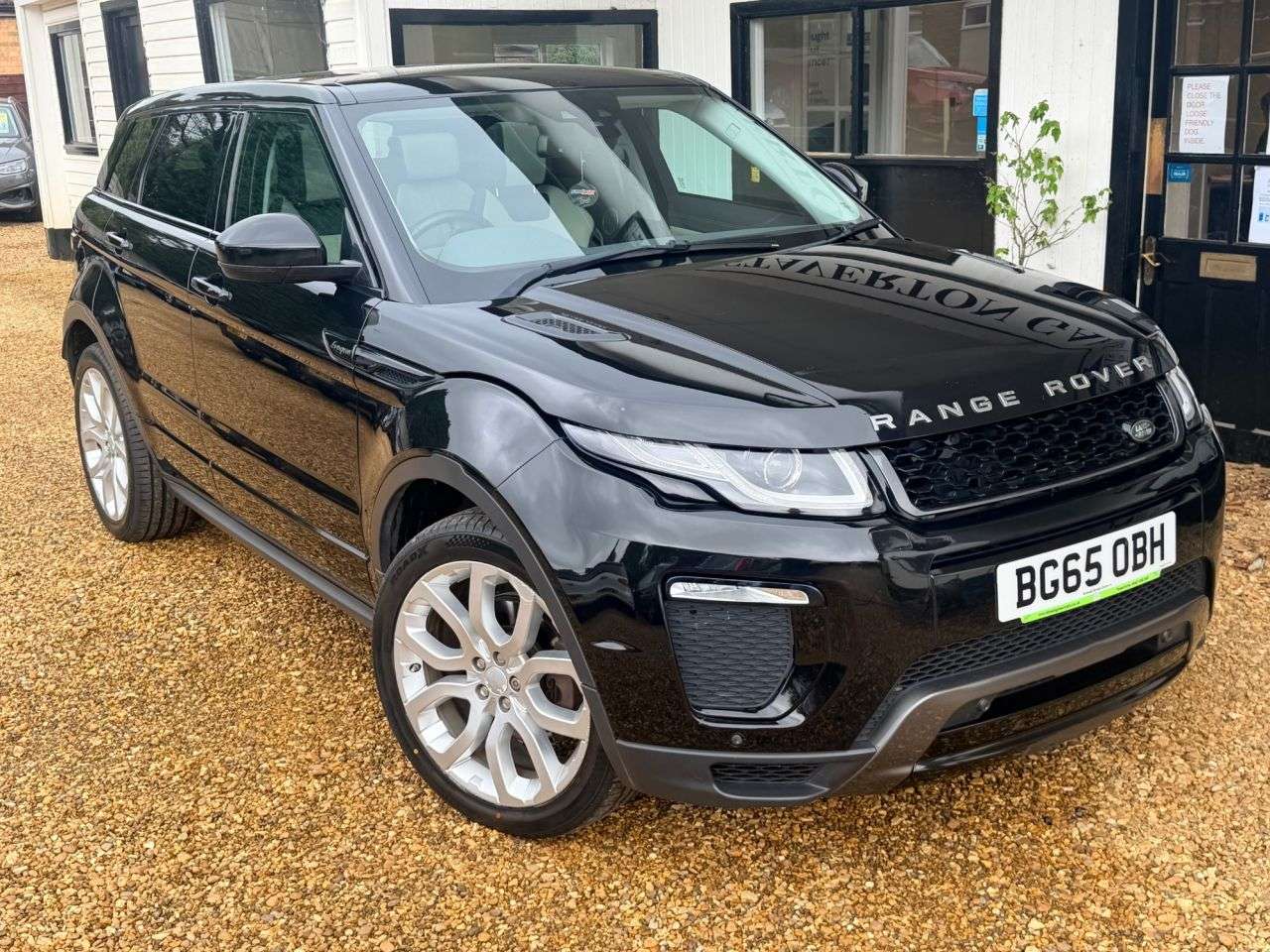 A 2015 LAND ROVER RANGE ROVER EVOQUE 2.0 TD4 HSE Dynamic SUV 5dr Diesel Auto 4WD Euro 6 (s/s) (180 ps) A 2015 LAND ROVER RANGE ROVER EVOQUE 2.0 TD4 HSE Dynamic SUV 5dr Diesel Auto 4WD Euro 6 (s/s) (180 ps)
