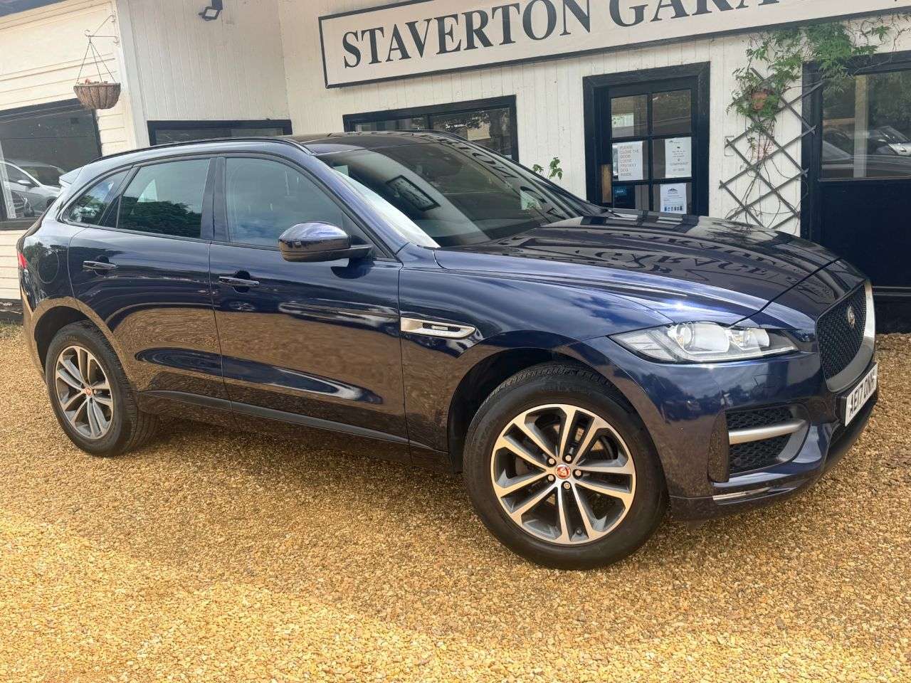A 2017 JAGUAR F-PACE 2.0 D180 R-Sport SUV 5dr Diesel Auto AWD Euro 6 (s/s) (180 ps) A 2017 JAGUAR F-PACE 2.0 D180 R-Sport SUV 5dr Diesel Auto AWD Euro 6 (s/s) (180 ps)