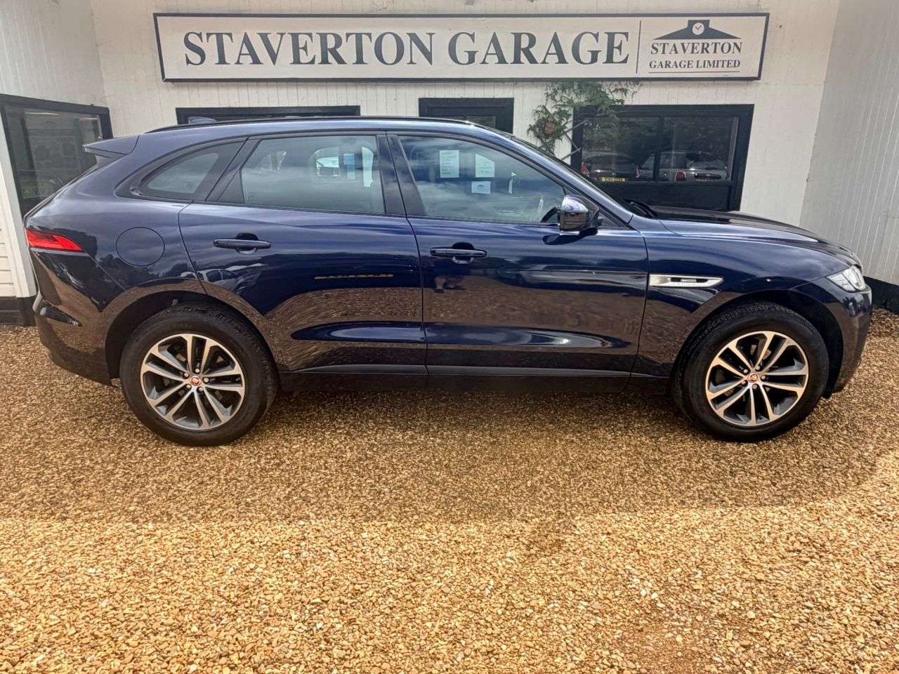 2017 JAGUAR F-PACE 2017 JAGUAR F-PACE