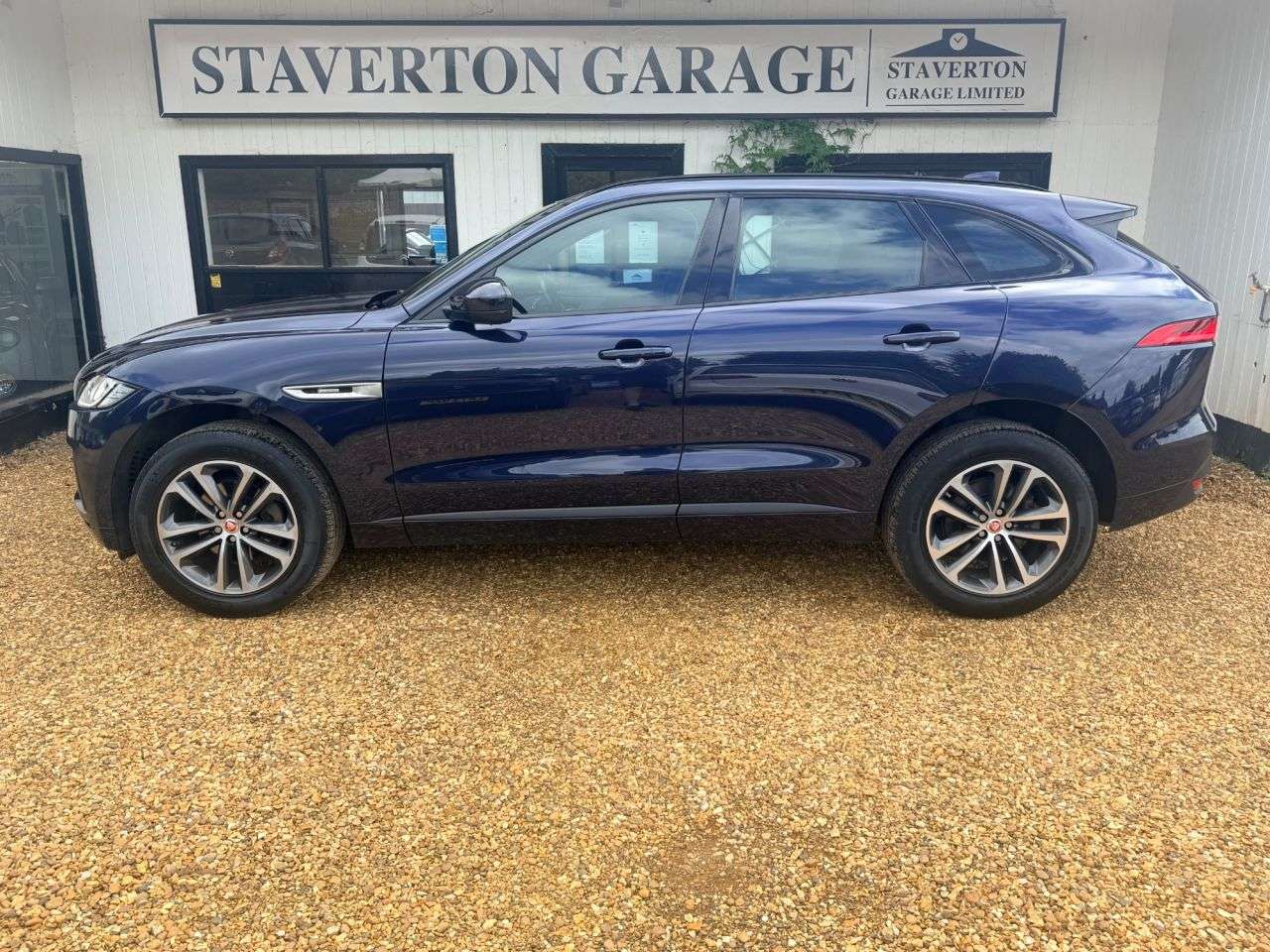 2017 JAGUAR F-PACE 2017 JAGUAR F-PACE