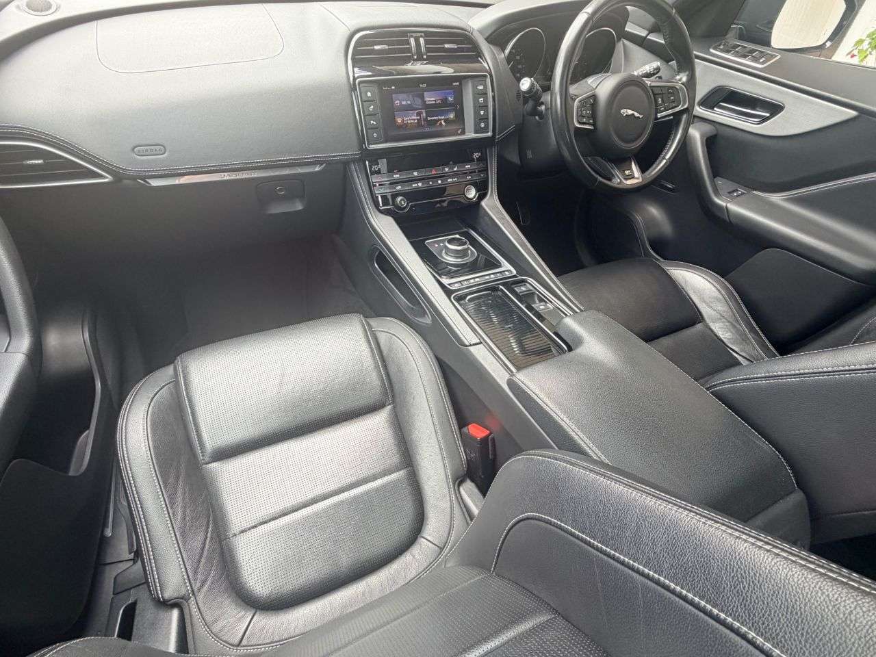 A 2017 JAGUAR F-PACE 2.0 D180 R-Sport SUV 5dr Diesel Auto AWD Euro 6 (s/s) (180 ps) A 2017 JAGUAR F-PACE 2.0 D180 R-Sport SUV 5dr Diesel Auto AWD Euro 6 (s/s) (180 ps)