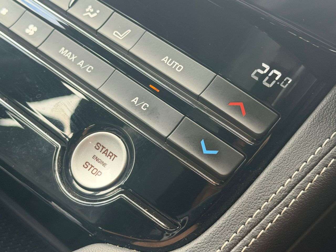 2017 JAGUAR F-PACE 2017 JAGUAR F-PACE