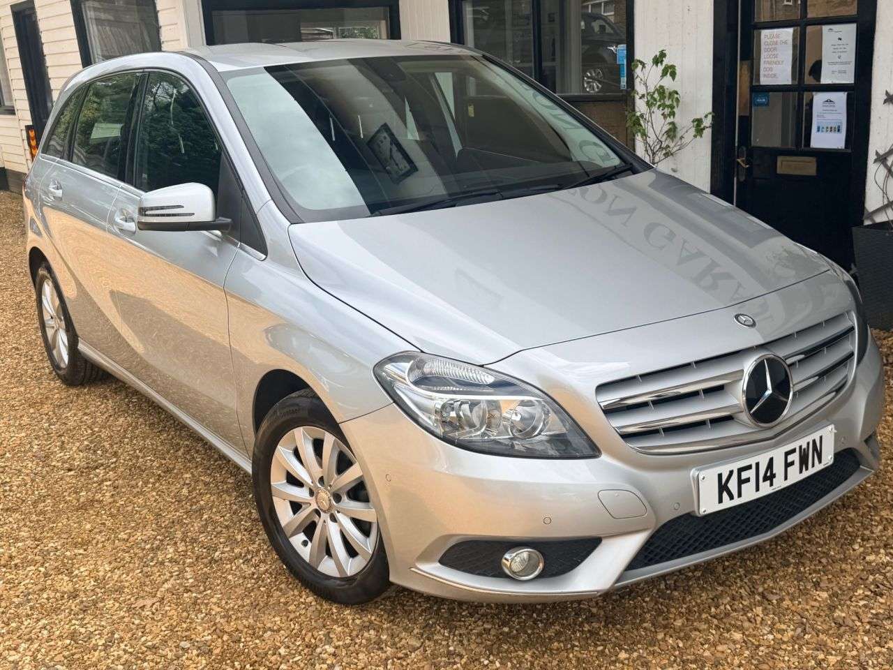 A 2014 MERCEDES-BENZ B CLASS 1.6 B180 SE MPV 5dr Petrol 7G-DCT Euro 6 (s/s) (122 ps) A 2014 MERCEDES-BENZ B CLASS 1.6 B180 SE MPV 5dr Petrol 7G-DCT Euro 6 (s/s) (122 ps)