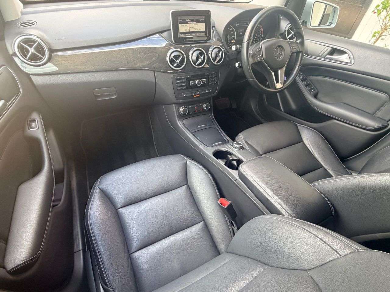 A 2014 MERCEDES-BENZ B CLASS 1.6 B180 SE MPV 5dr Petrol 7G-DCT Euro 6 (s/s) (122 ps) A 2014 MERCEDES-BENZ B CLASS 1.6 B180 SE MPV 5dr Petrol 7G-DCT Euro 6 (s/s) (122 ps)