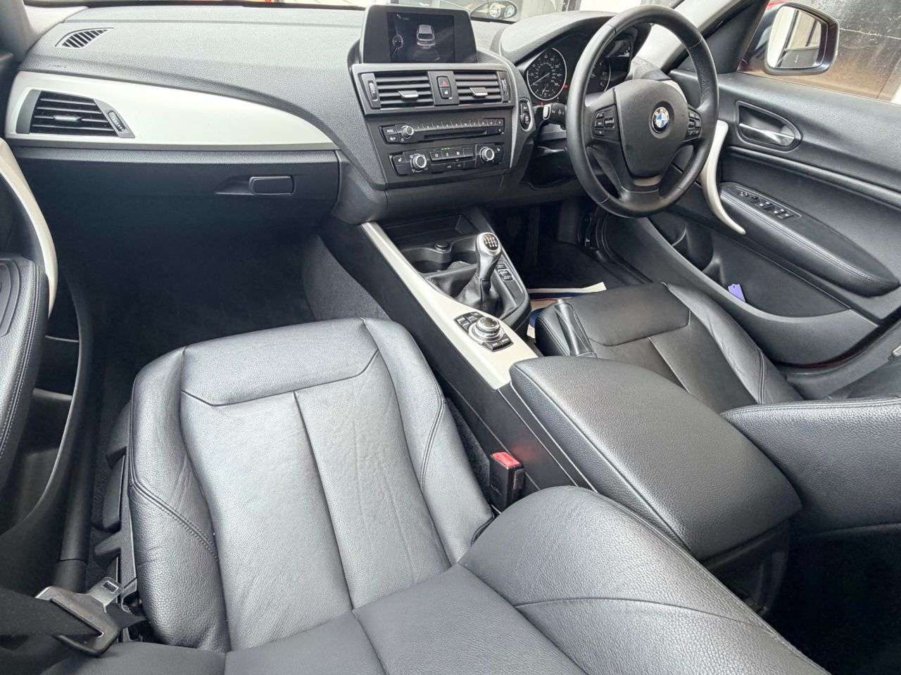 A 2014 BMW 1 SERIES 1.6 116d ED EfficientDynamics Business Hatchback 5dr Diesel Manual Euro 5 ( A 2014 BMW 1 SERIES 1.6 116d ED EfficientDynamics Business Hatchback 5dr Diesel Manual Euro 5 (
