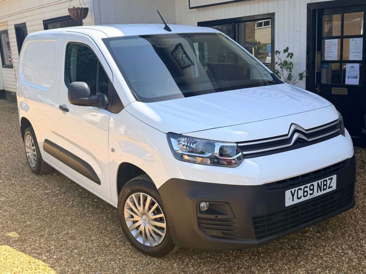 A 2019 CITROEN BERLINGO 1.5 BlueHDi 650 Enterprise M Panel Van 5dr Diesel Manual SWB Euro 6 (75 ps) A 2019 CITROEN BERLINGO 1.5 BlueHDi 650 Enterprise M Panel Van 5dr Diesel Manual SWB Euro 6 (75 ps)
