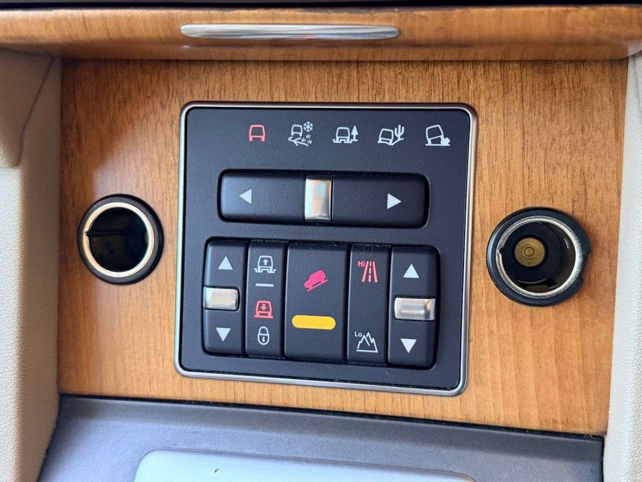 2013 LAND ROVER DISCOVERY 4 2013 LAND ROVER DISCOVERY 4