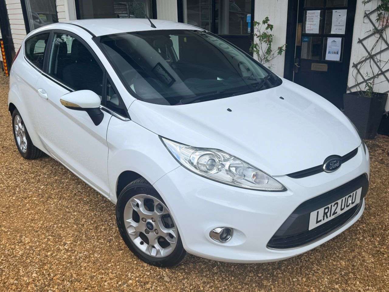 A 2012 FORD FIESTA 1.25 Zetec Hatchback 3dr Petrol Manual (129 g/km, 81 bhp) A 2012 FORD FIESTA 1.25 Zetec Hatchback 3dr Petrol Manual (129 g/km, 81 bhp)