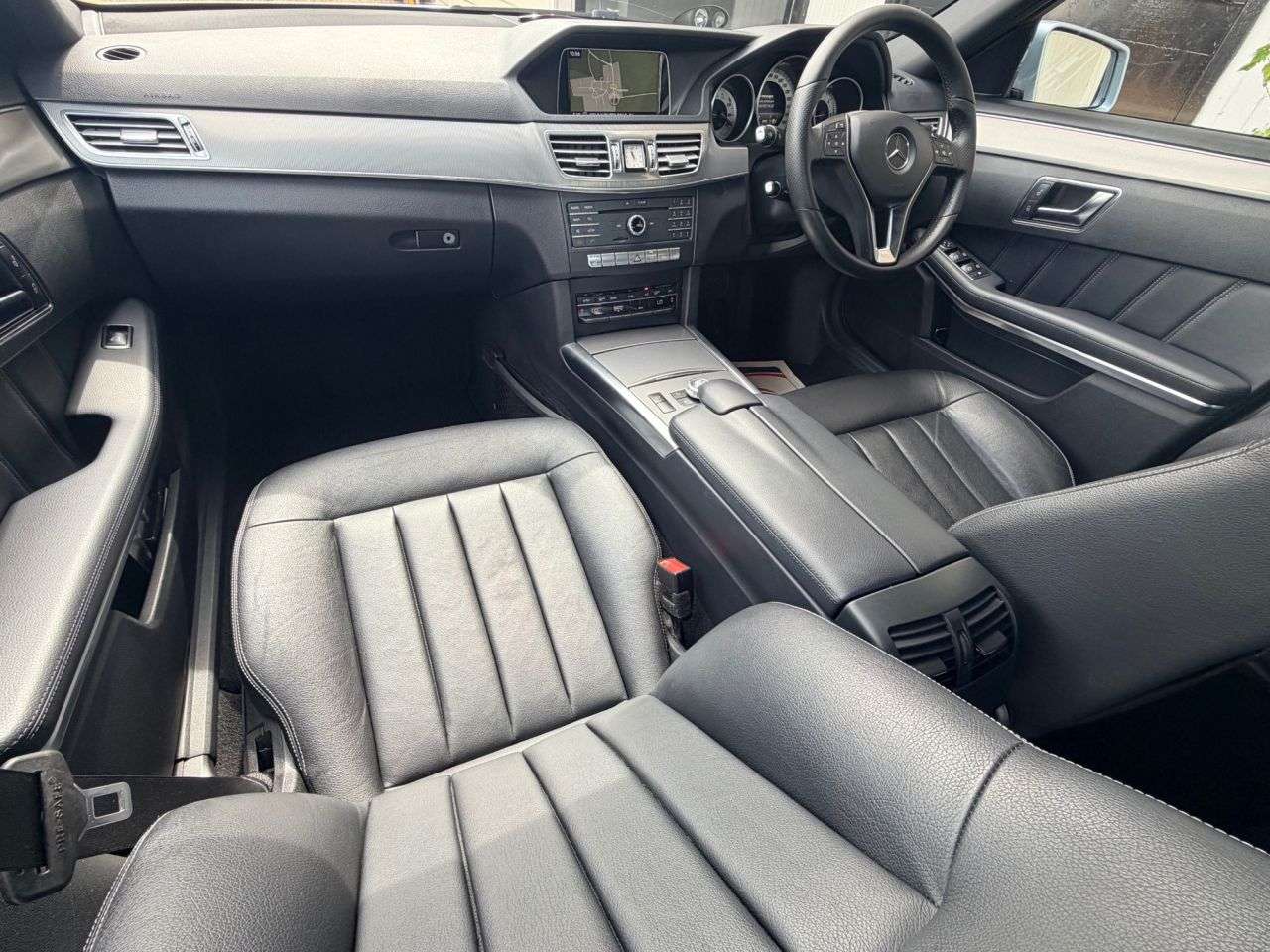 A 2015 MERCEDES-BENZ E CLASS 2.1 E220 BlueTEC SE Saloon 4dr Diesel G-Tronic+ Euro 6 (s/s) (177 ps) A 2015 MERCEDES-BENZ E CLASS 2.1 E220 BlueTEC SE Saloon 4dr Diesel G-Tronic+ Euro 6 (s/s) (177 ps)