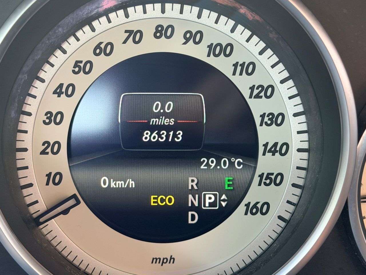 A 2015 MERCEDES-BENZ E CLASS 2.1 E220 BlueTEC SE Saloon 4dr Diesel G-Tronic+ Euro 6 (s/s) (177 ps) A 2015 MERCEDES-BENZ E CLASS 2.1 E220 BlueTEC SE Saloon 4dr Diesel G-Tronic+ Euro 6 (s/s) (177 ps)