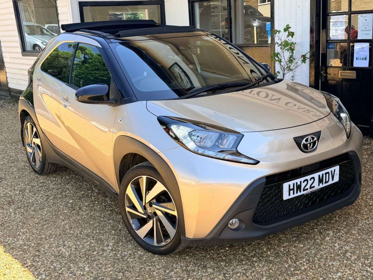 A 2022 TOYOTA AYGO X 1.0 VVT-i Edge Canvas Hatchback 5dr Petrol x-shift Euro 6 (s/s) (72 ps) A 2022 TOYOTA AYGO X 1.0 VVT-i Edge Canvas Hatchback 5dr Petrol x-shift Euro 6 (s/s) (72 ps)