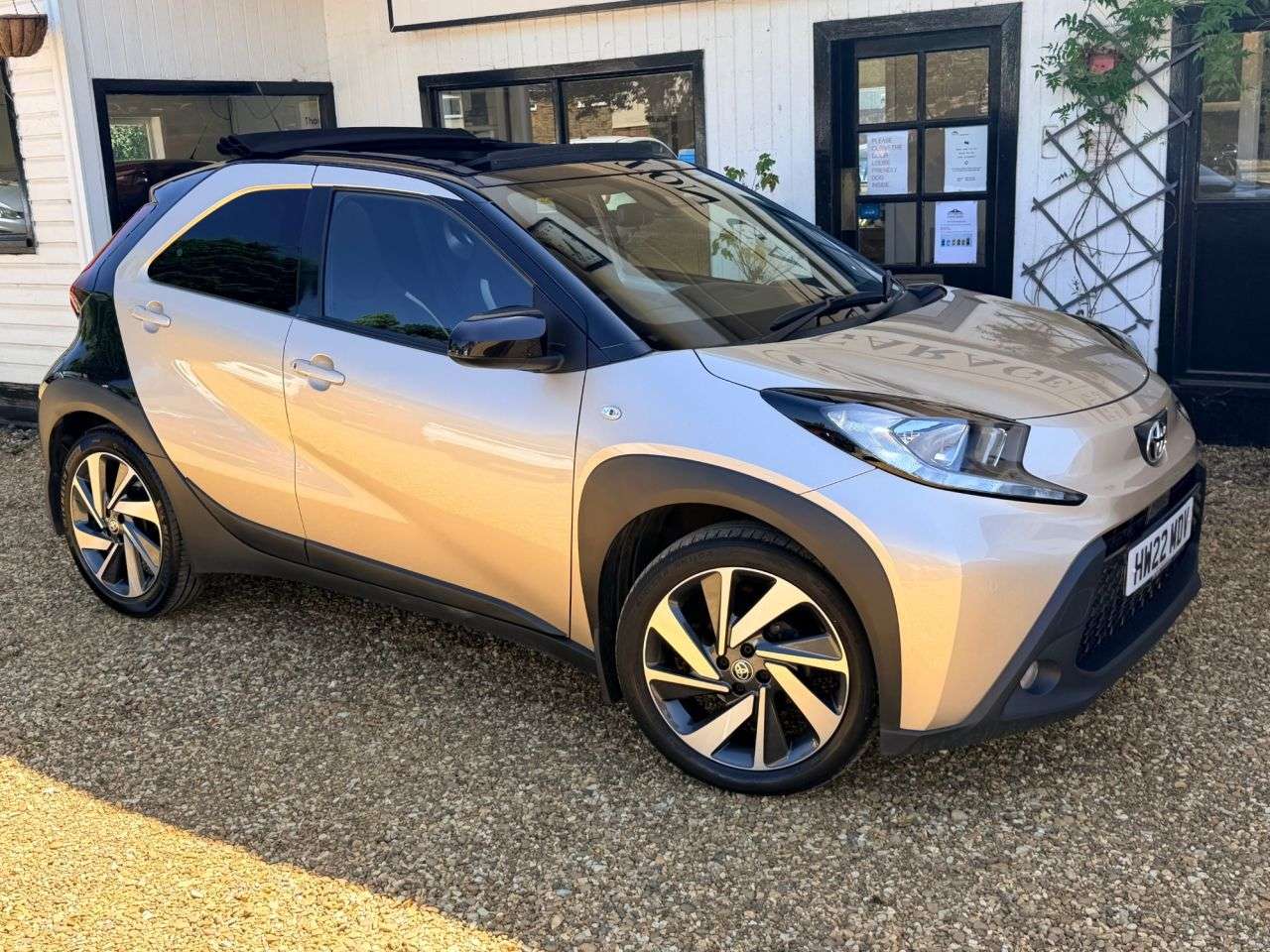 A 2022 TOYOTA AYGO X 1.0 VVT-i Edge Canvas Hatchback 5dr Petrol x-shift Euro 6 (s/s) (72 ps) A 2022 TOYOTA AYGO X 1.0 VVT-i Edge Canvas Hatchback 5dr Petrol x-shift Euro 6 (s/s) (72 ps)