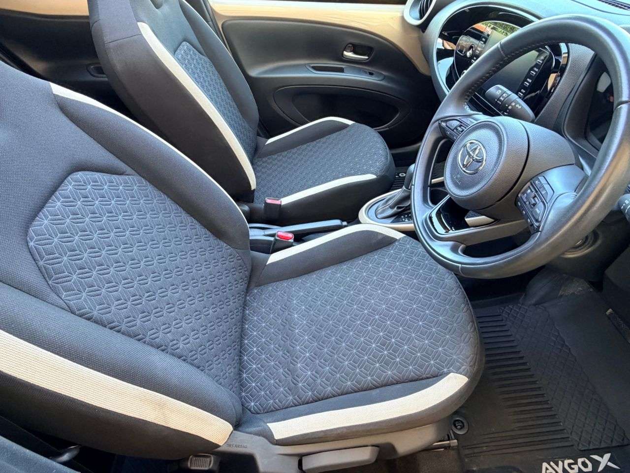 2022 TOYOTA AYGO X 2022 TOYOTA AYGO X