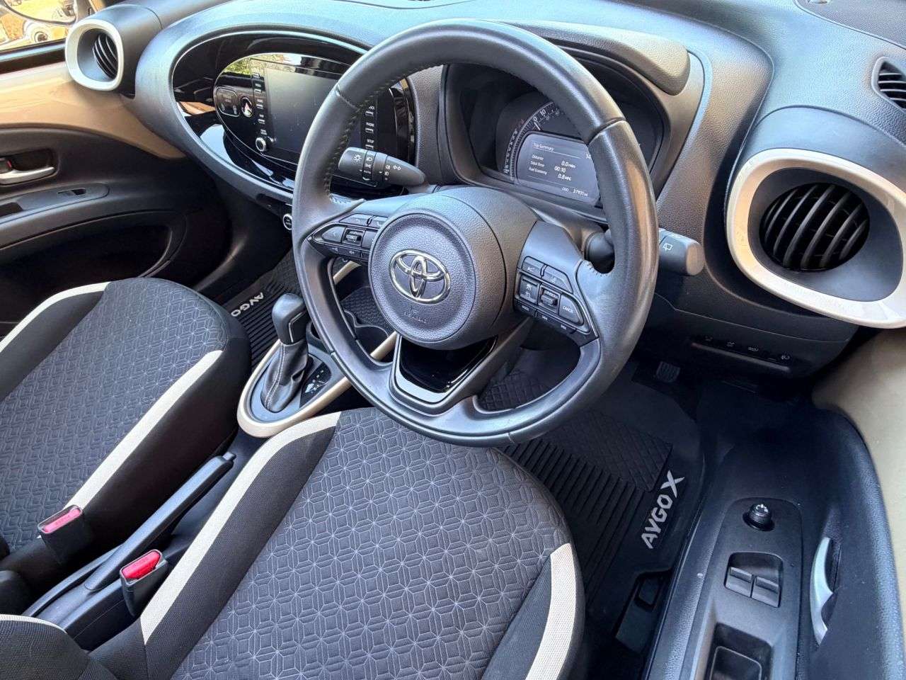 2022 TOYOTA AYGO X 2022 TOYOTA AYGO X