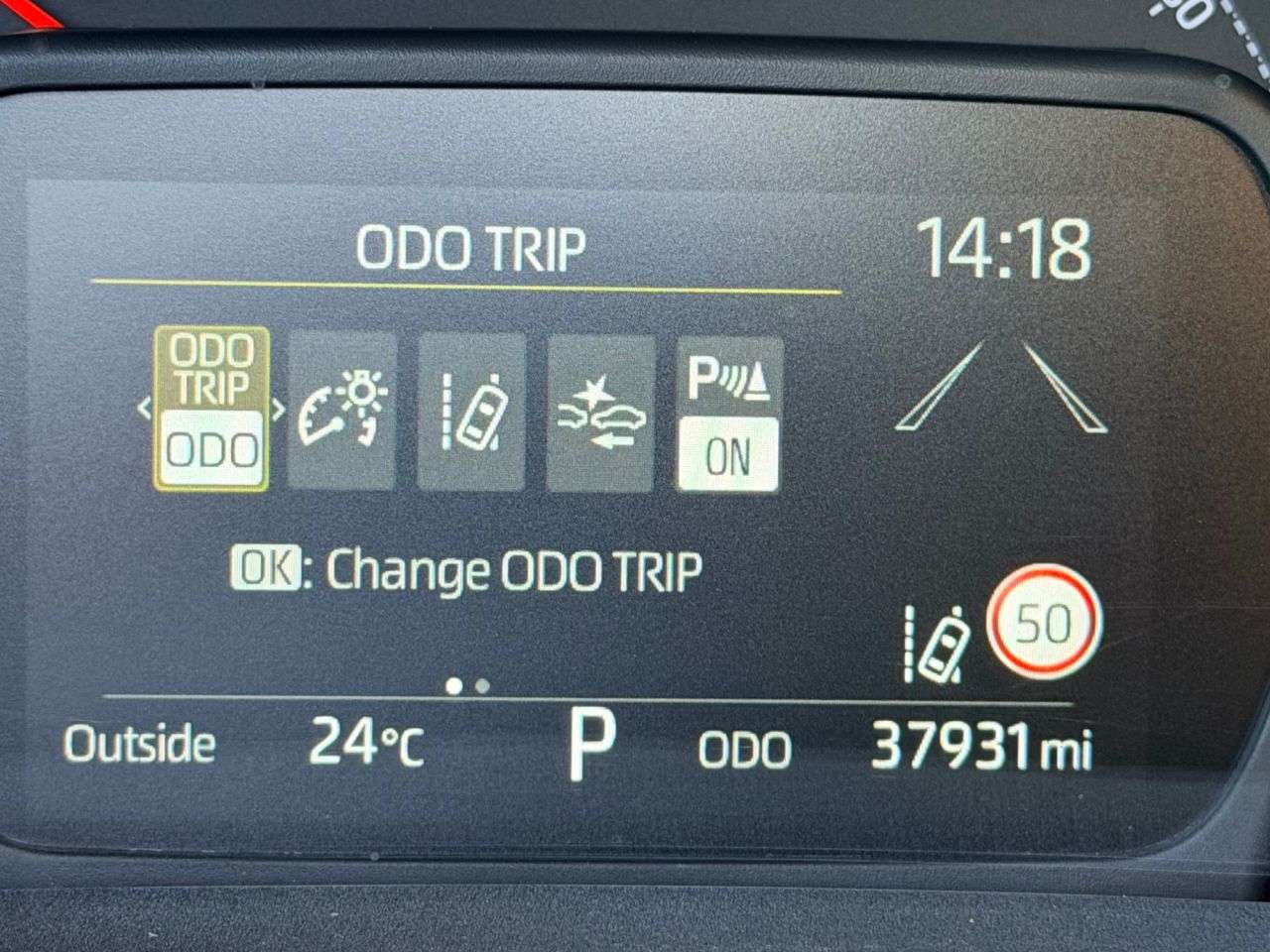 A 2022 TOYOTA AYGO X 1.0 VVT-i Edge Canvas Hatchback 5dr Petrol x-shift Euro 6 (s/s) (72 ps) A 2022 TOYOTA AYGO X 1.0 VVT-i Edge Canvas Hatchback 5dr Petrol x-shift Euro 6 (s/s) (72 ps)
