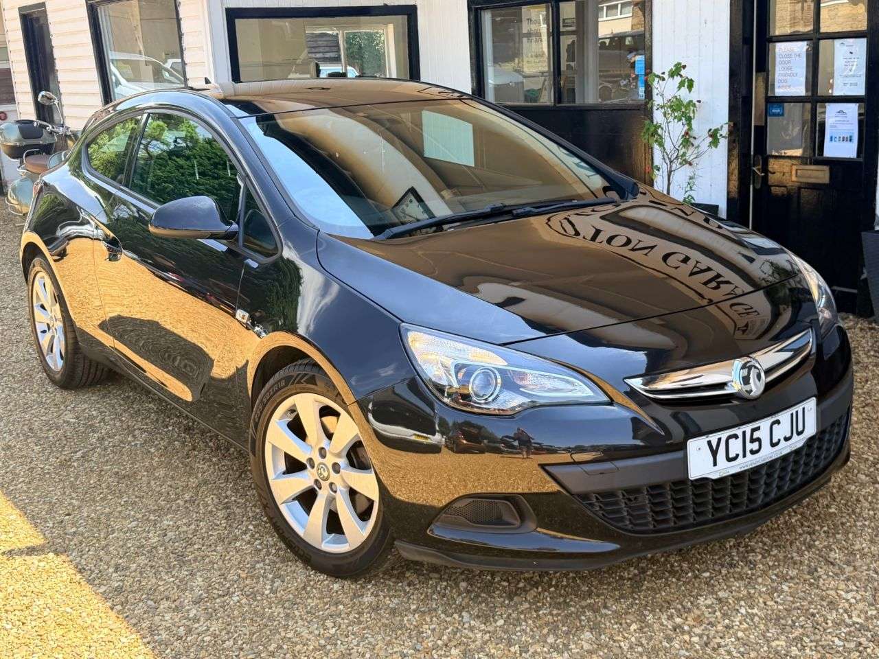 A 2015 VAUXHALL ASTRA GTC 1.4T 16V Sport Coupe 3dr Petrol Manual Euro 5 (s/s) (120 ps) A 2015 VAUXHALL ASTRA GTC 1.4T 16V Sport Coupe 3dr Petrol Manual Euro 5 (s/s) (120 ps)
