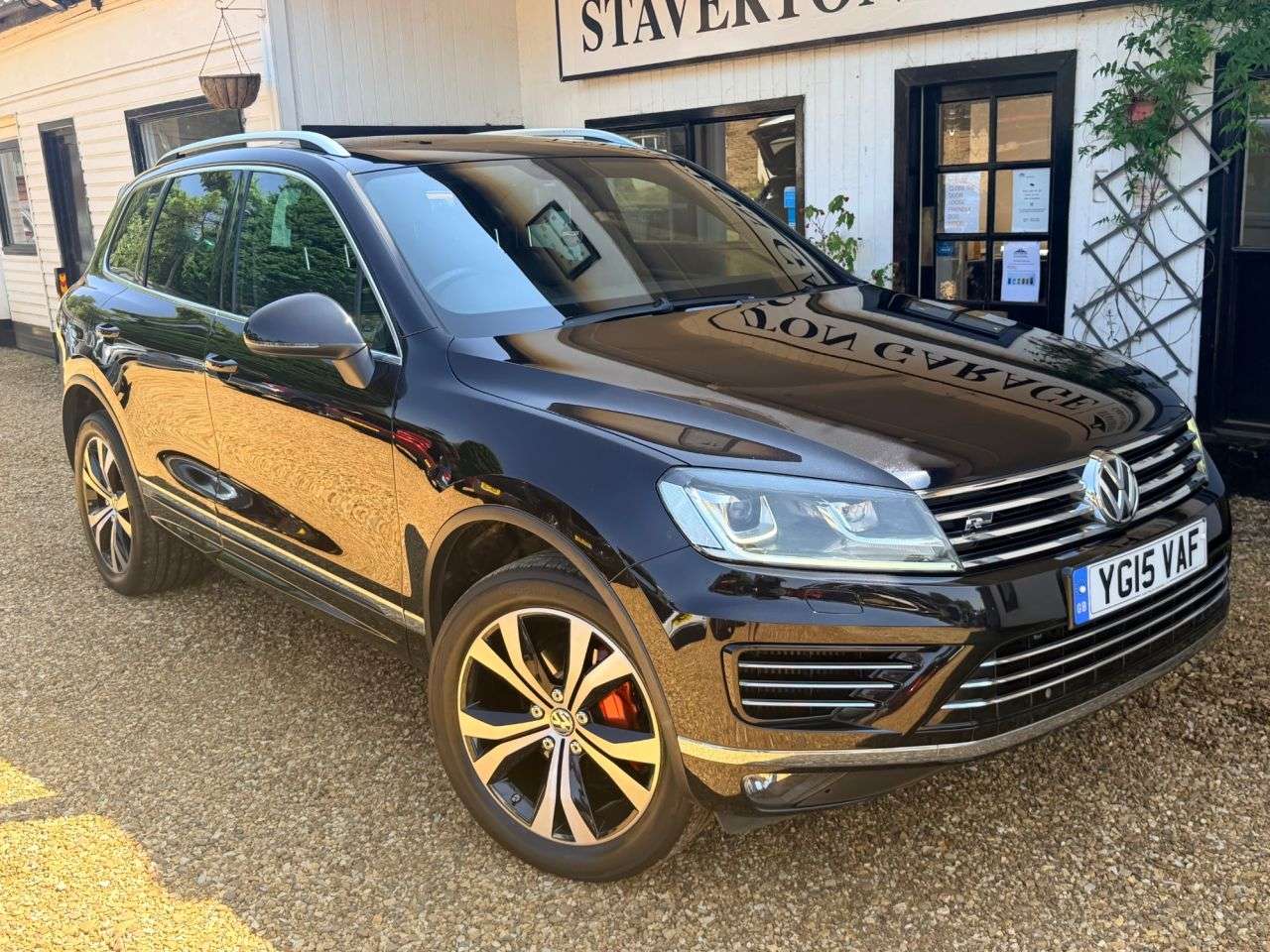 A 2015 VOLKSWAGEN TOUAREG 3.0 TDI V6 BlueMotion Tech R-Line SUV 5dr Diesel Tiptronic 4WD Euro 6 (s/s) A 2015 VOLKSWAGEN TOUAREG 3.0 TDI V6 BlueMotion Tech R-Line SUV 5dr Diesel Tiptronic 4WD Euro 6 (s/s)