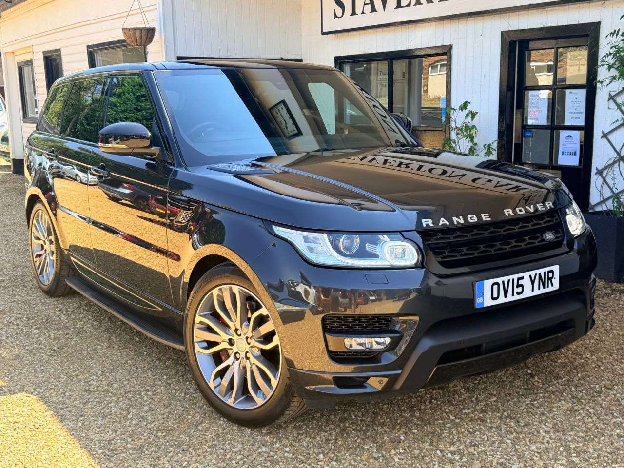 A 2015 LAND ROVER RANGE ROVER SPORT 3.0 SDV6 Autobiography Dynamic SUV 5dr Diesel Auto 4WD Euro 5 (s/s) (306 ps A 2015 LAND ROVER RANGE ROVER SPORT 3.0 SDV6 Autobiography Dynamic SUV 5dr Diesel Auto 4WD Euro 5 (s/s) (306 ps