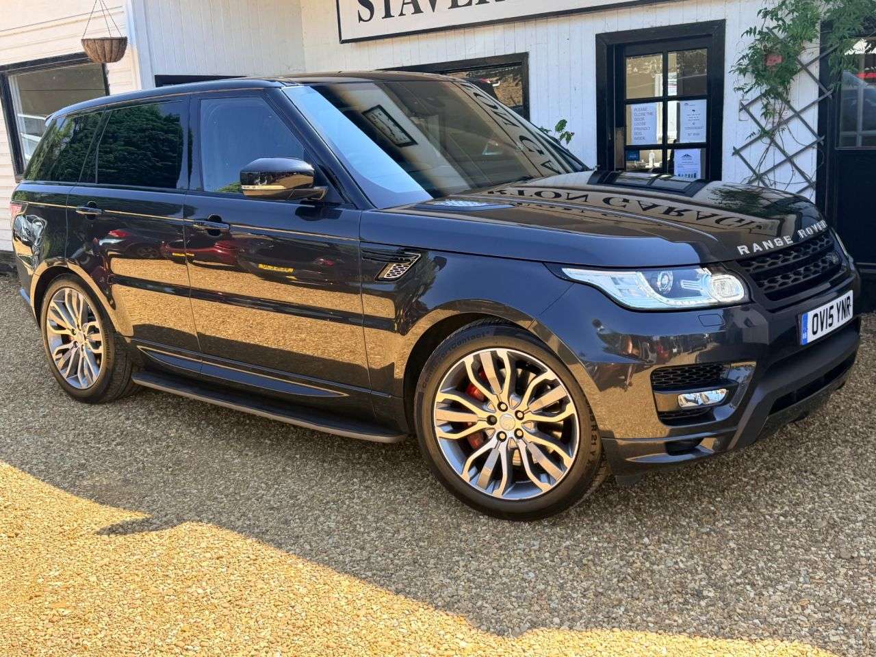 A 2015 LAND ROVER RANGE ROVER SPORT 3.0 SDV6 Autobiography Dynamic SUV 5dr Diesel Auto 4WD Euro 5 (s/s) (306 ps A 2015 LAND ROVER RANGE ROVER SPORT 3.0 SDV6 Autobiography Dynamic SUV 5dr Diesel Auto 4WD Euro 5 (s/s) (306 ps