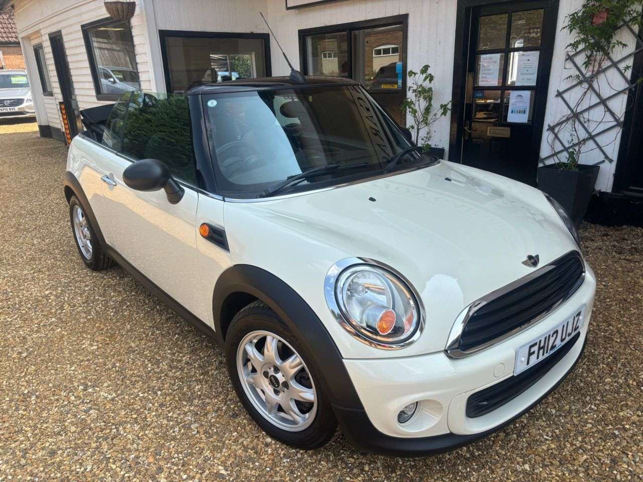 A 2012 MINI CONVERTIBLE 1.6 One Convertible 2dr Petrol Manual Euro 5 (98 ps) A 2012 MINI CONVERTIBLE 1.6 One Convertible 2dr Petrol Manual Euro 5 (98 ps)