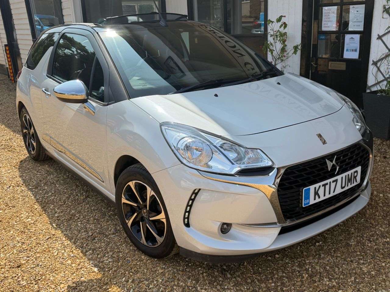 A 2017 DS AUTOMOBILES DS 3 CABRIO 1.2 PureTech Elegance Cabriolet 2dr Petrol Manual Euro 6 (s/s) (110 ps) A 2017 DS AUTOMOBILES DS 3 CABRIO 1.2 PureTech Elegance Cabriolet 2dr Petrol Manual Euro 6 (s/s) (110 ps)